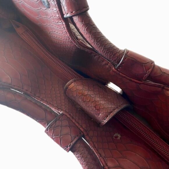 Relic Burgundy Crocodile Embossed Leather Shoulder Purse - Picture 5 of 6